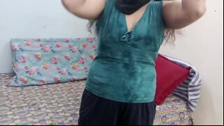 Indian Desi Neighbor Bhabhi Give Deep Oral Sex And Pussy Fucked Video
